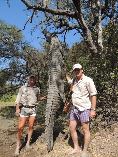 Manuel e Iberalia TV de nuevo cazando con The Hunter's Dream Safari