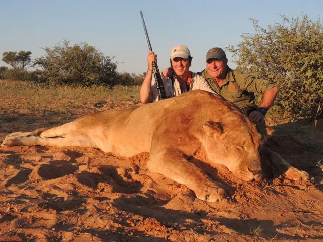 Manuel e Iberalia TV de nuevo cazando con The Hunter's Dream Safari