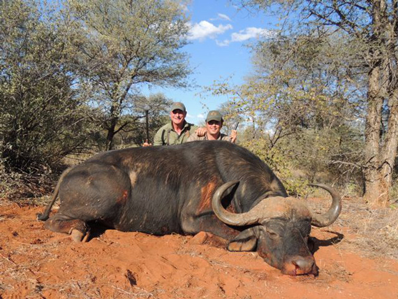 Manuel e Iberalia TV de nuevo cazando con The Hunter's Dream Safari