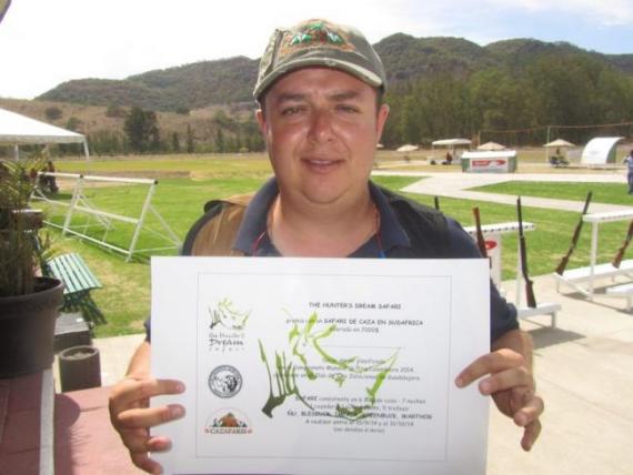 Felicidades, Efrain! Ganador de la donacin de un Safari de Caza con The Hunter's Dream